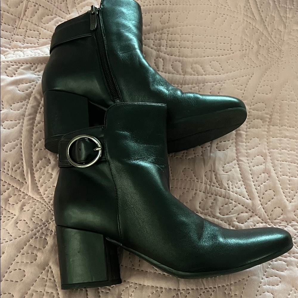 Easy Spirit Black Leather Booties